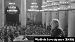 19 августа 1960 г. Генеральный прокурор СССР Роман Руденко во время обвинительной речи в Колонном зале Дома союзов на открытом судебном заседании Военной коллегии Верховного суда СССР по делу американского летчика Френсиса Гарри Пауэрса