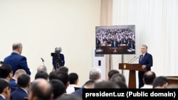 Prezident Mirziyoyev Toshkent viloyatidagi yig‘ilishda. 2-avgust, 2023