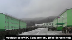 Строевой плац в российском военном городке вблизи села Перевальное. Крым, 2023 год