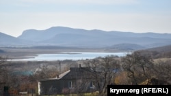 Чернореченское водохранилище в Байдарской долине, архивное фото