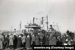 Китобойная флотилия "Алеут" возвращается с промысла во Владивосток, 1958 год