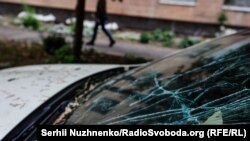 Треснувшее стекло автомобиля у здания управления Нацполиции. Харьков. Украина, 12 сентября 2022 года