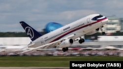 Самолет Sukhoi Superjet 100