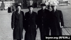 Рефат Муслимов вместе с участниками национального движения в Москве, 1959 год. Фото из семейного архива