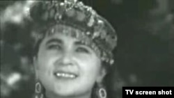 Gavhar Matyoqubova "Lazgi" raqsini 1967 - yilda "Komiljon Otaniyozov kuylaydi" filmida ijro qilib, bir kunda Markaziy Osiyoning raqs yulduziga aylangan edi - video skrinshoti