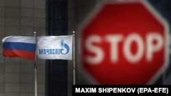 Rossiya 11 milliard dollar qiymatga ega Nord Stream 2 tabiiy gaz quvuri loyihasini o‘z yakuniga yetkazishga urinar ekan, AQSh sanksiyalari tufayli qiyinchiliklarga duchor bo‘lib keladi.