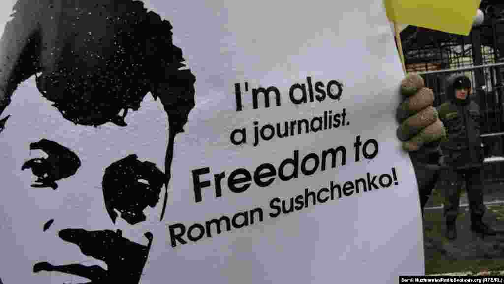 Украинский журналист Роман Сущенко, обвиненный в шпионаже, уже месяц удерживается в России