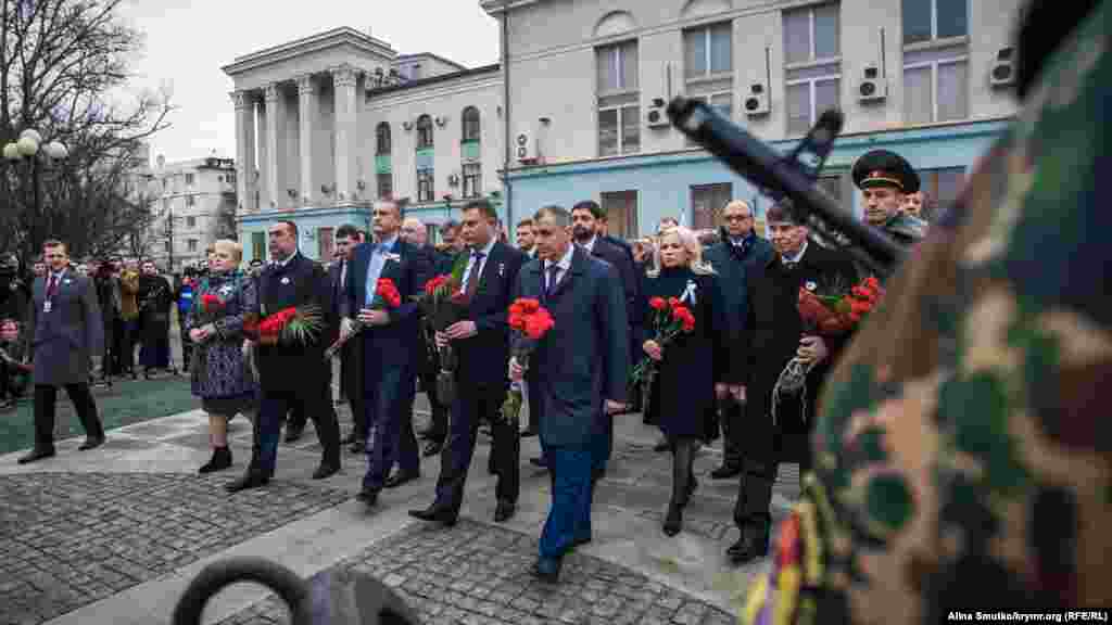 Российские власти Крыма и главы группировок&nbsp;&laquo;ДНР&raquo; и &laquo;ЛНР&raquo; Александр Захарченко и Игорь Плотницкий