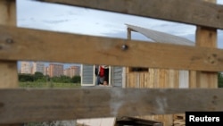 Russia - The child of a migrant worker is seen in a settlement on the outskirts of Moscow, 26Jul2011