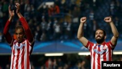 U.K. -- Atletico Madrid's Arda Turan (R) and Miranda celebrate at the end of their team's Champions League semi-final second leg soccer match against Chelsea at Stamford Bridge Stadium in London, April 30, 2014