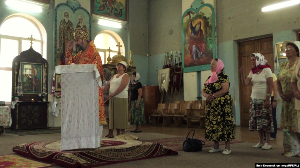 В Симферопольском кафедральном храме Святых равноапостольных князя Владимира и княгини Ольги Украинской православной церкви Киевского патриархата в понедельник, 24 августа, прошел праздничный молебен по случаю 24-й годовщины провозглашения Независимости Украины, 24 августа 2015 года