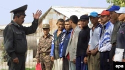 Uzbekistan -- 18-year-old boys listen to an Uzbek army major at a meeting point for new recruits in Termez, a small town at the Uzbek-Afghan border, 16Oct2001