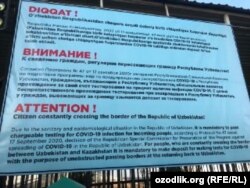 O‘zbek-qozoq chegarasidagi e’lon. Surat 3 - fevral kuni olingan.