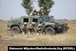 Сводное подразделение выполняет учебное задание на полигоне Широкий Лан, 14 июля 2018 года