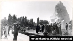 Тошкентдаги Ал-Хоразмий ёдгорлиги очилиши, 1983 й. (mytashkent.uz фотоси)