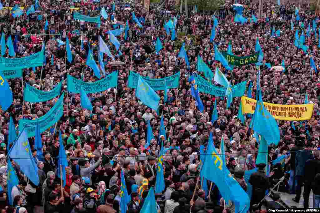 Crimean Tatar people mourning rally on May 18 in Simferopol 