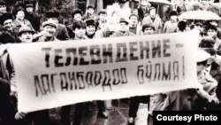 Ўзбек телеканаллари 1992 йилдан бери мухолиф фикрдан узоқ тутилади.