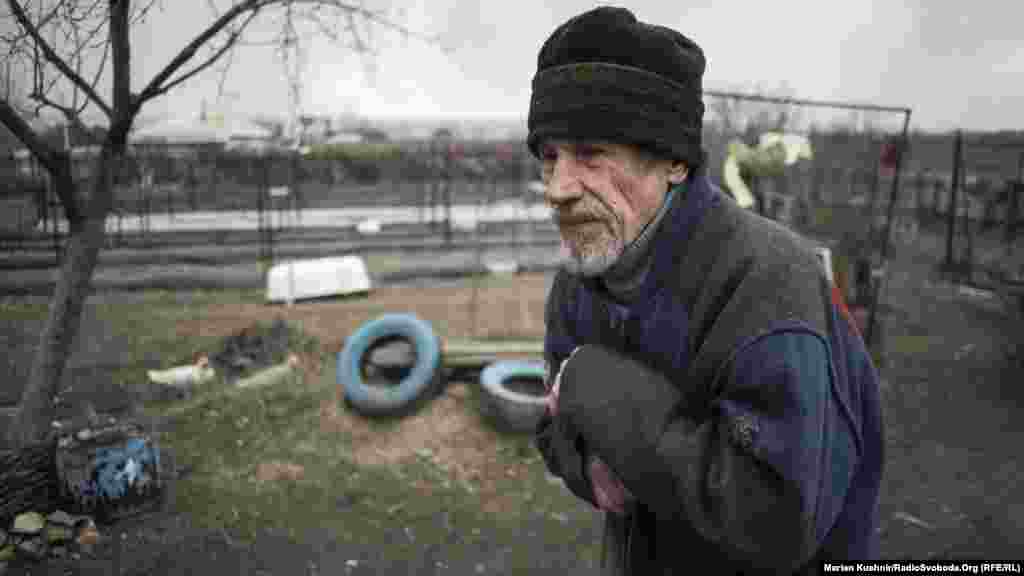 Житель Сизого. Это муж Валентины. Один из немногих, кто остался в этом &laquo;аппендиксе&raquo; между Россией, подконтрольной Украине территории и земле, которую контролируют поддерживаемые Россией сепаратисты. В Сизом осталось всего 10 человек, восемь из них&nbsp;&ndash; пенсионеры