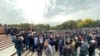 Ўшда митингда иштирок этаётган турли гуруҳ вакиллари ўртасида можаро юзага келди