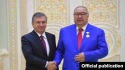 Alisher Usmonov prezident Shavkat Mirziyoyev bilan.