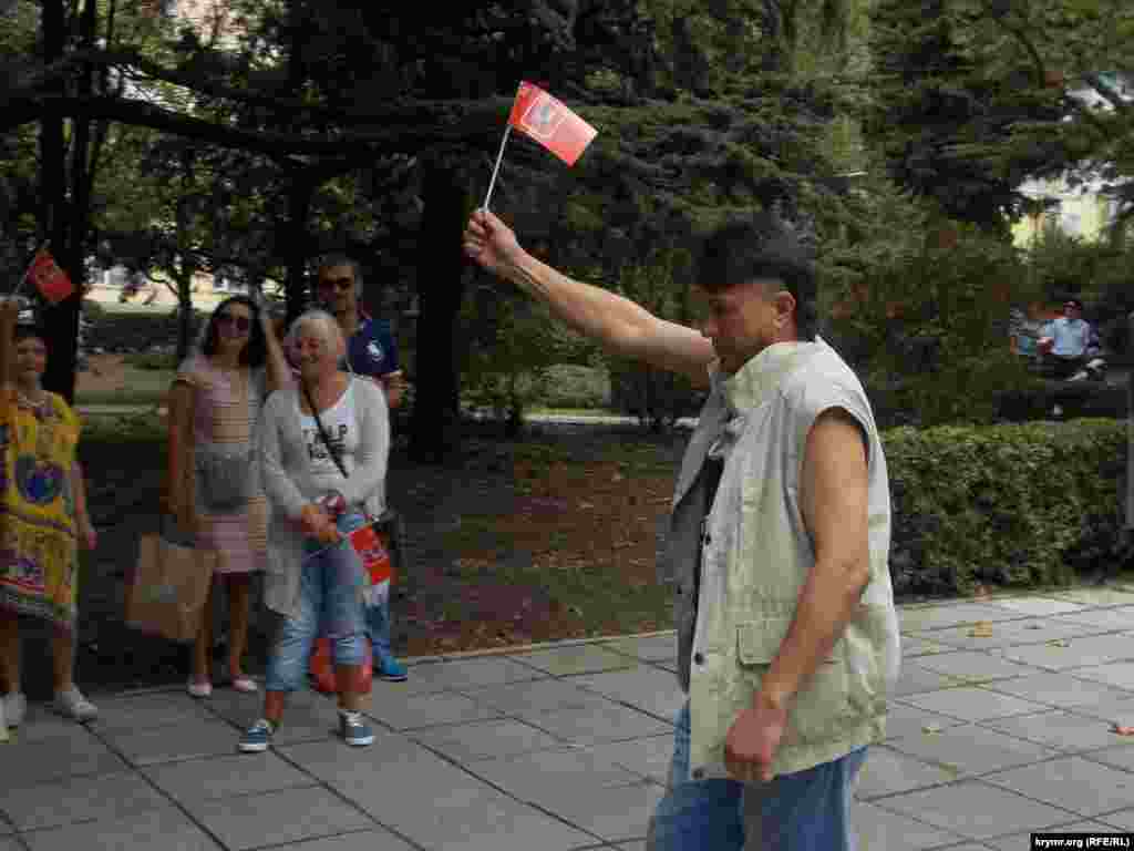 Во время празднования начался легкий дождь, но празднику это не помешало